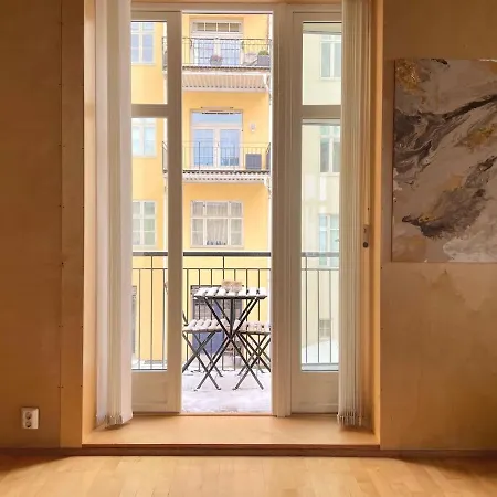 Unique Design House In Center Apartment