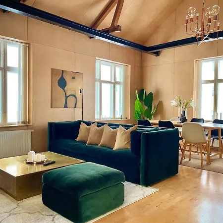 Unique Design House In Center Apartment *